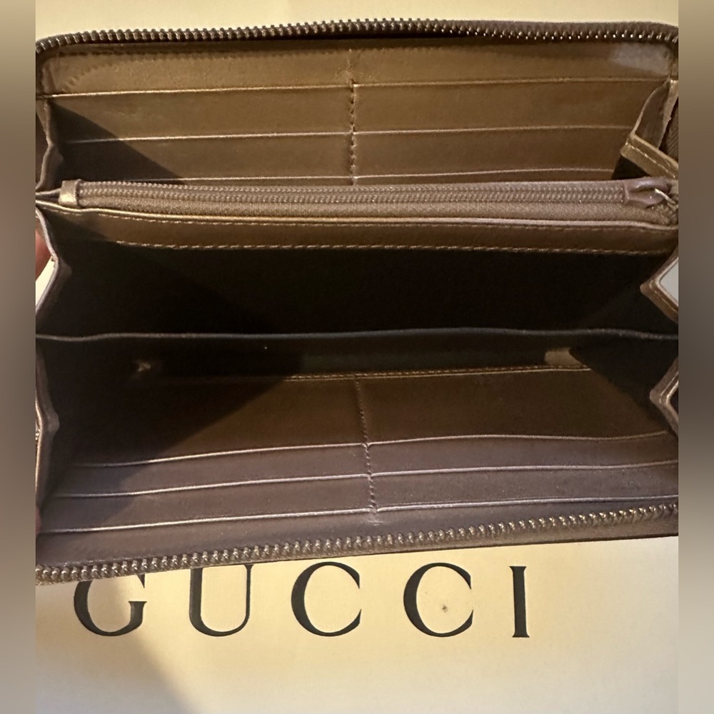 Gucci Metallic Microguccissima Zip Around Heart Wallet Pink - Picture 11 of 13